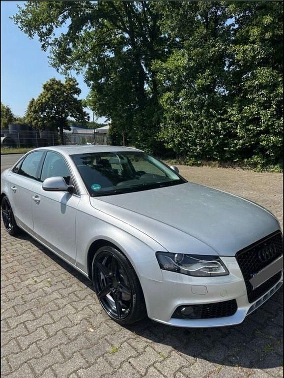 Silber Gebraucht 2009 Audi A4 Ambition Limousine | 8.590 € (Etwas zu teuer) - Bild 1/4