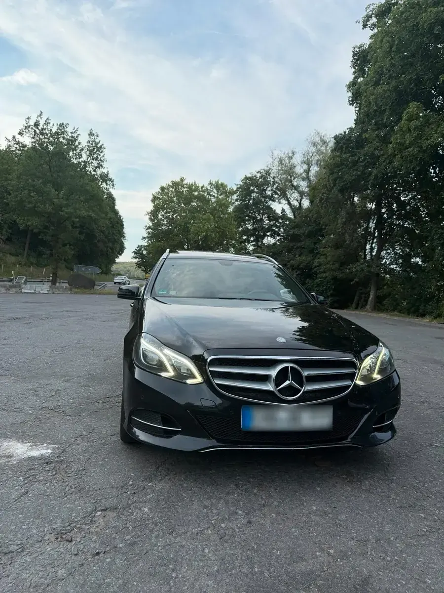 Gebraucht Mercedes E300 231 PS (169 kW) 2013 Schwarz Kombi