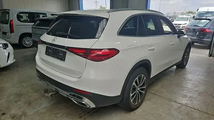 Gebraucht Mercedes GLC220 197 PS (144 kW) 2024 Weiß SUV