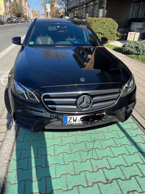 Gebraucht 2019 Mercedes E300 AMG line Kombi | 30.000 € (Teuer) - Bild 1/4