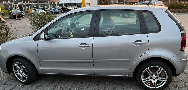 Grau Gebraucht 2006 VW Polo Limousine | 1.800 € (Guter Preis) - Bild 1/4