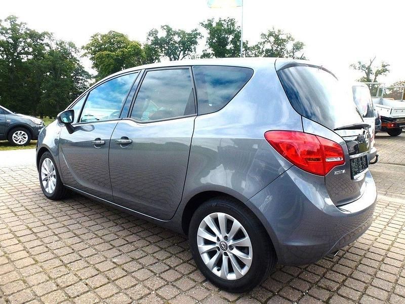 Gebraucht Opel Meriva drive 140 PS (102 kW) 2016 Shiny grey (rock) Van / Kleinbus