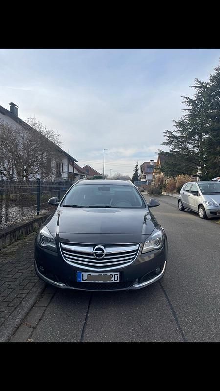 Grau Gebraucht 2014 Opel Insignia Kombi | 5.000 € (Etwas zu teuer) - Bild 1/4