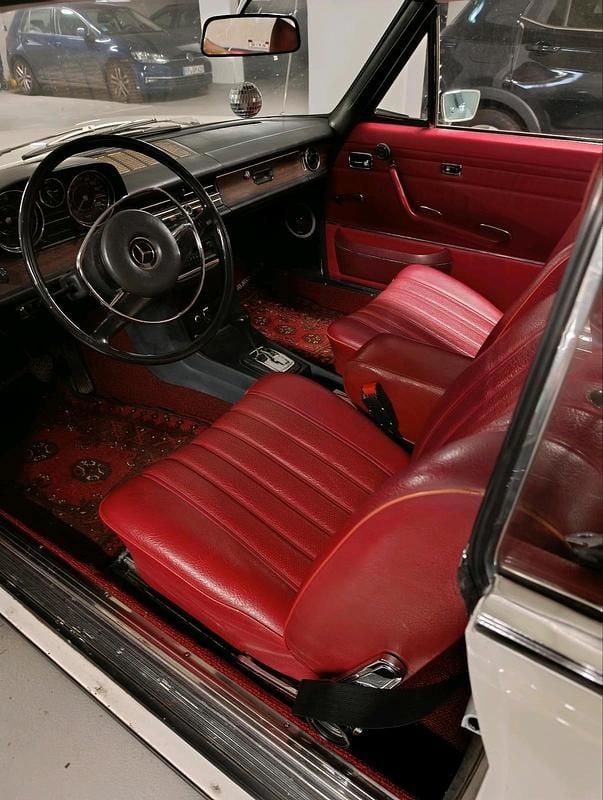 Gebraucht Mercedes W114 130 PS (95 kW) 1971 Weiß Coupé