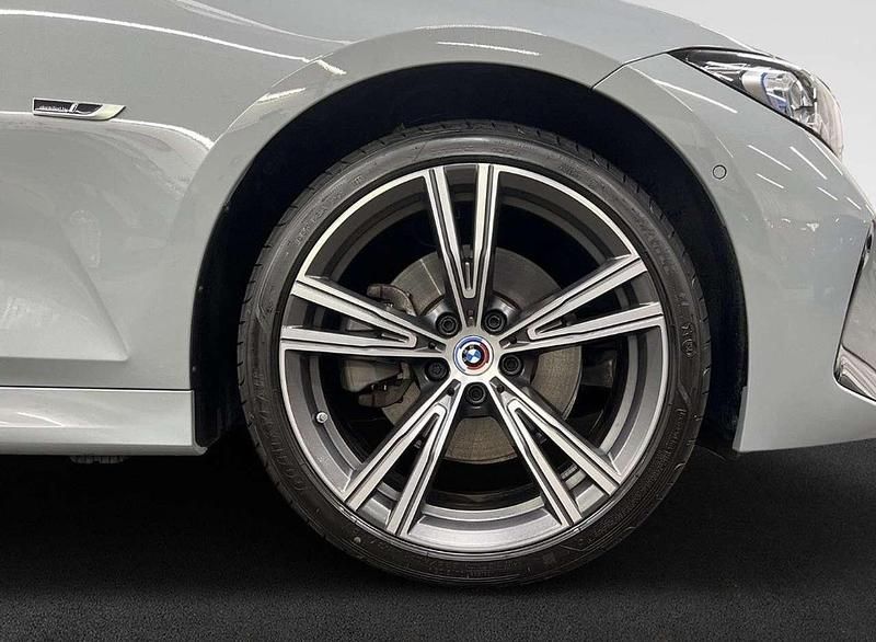 Gebraucht BMW 330e M Sport 292 PS (214 kW) 2022 Grau Kombi