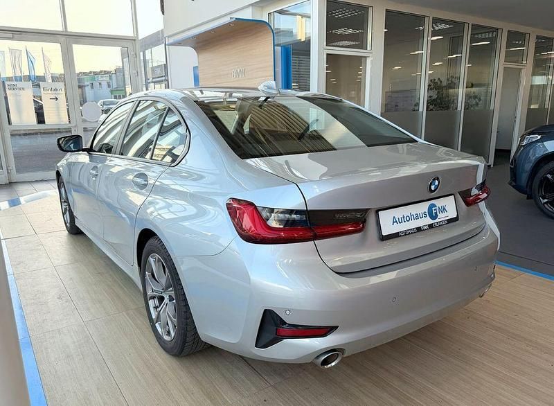Gebraucht BMW 330 Advantage 258 PS (189 kW) 2020 Silber Limousine