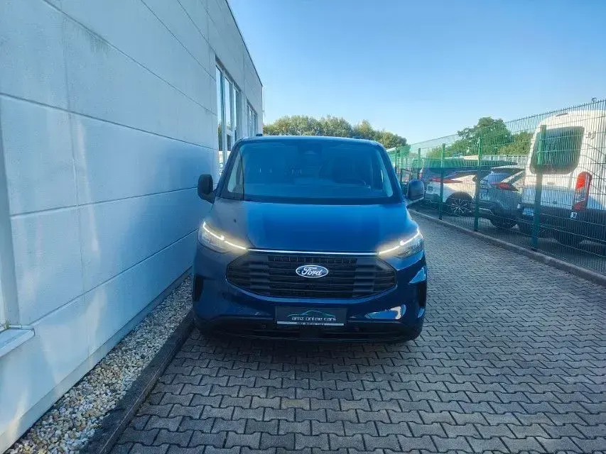 Uusi Ford Transit Custom Trend 150 HP (110 kW) 2026 Sininen Sedan