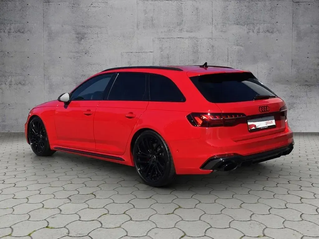 Gebraucht Audi RS4 Sport 450 PS (330 kW) 2023 Tangorot metallic Kombi