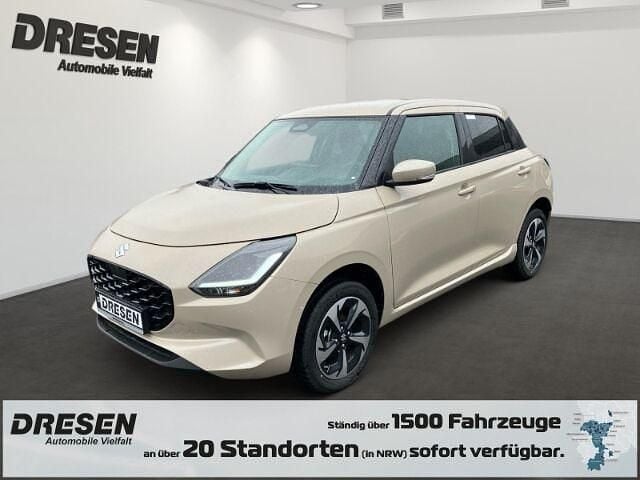Caravan ivory pearl metallic Gebraucht 2024 Suzuki Swift Comfort+ Kleinwagen | 19.480 € (Fairer Preis) - Bild 1/2