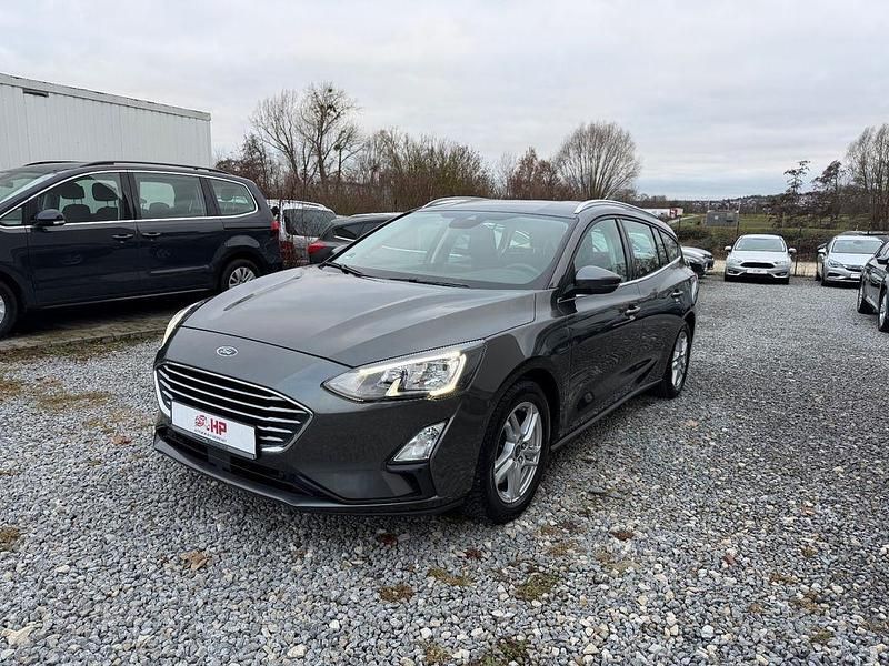 Grau Gebraucht 2021 Ford Focus Cool & Connect Limousine | 11.499 € (Fairer Preis) - Bild 1/4