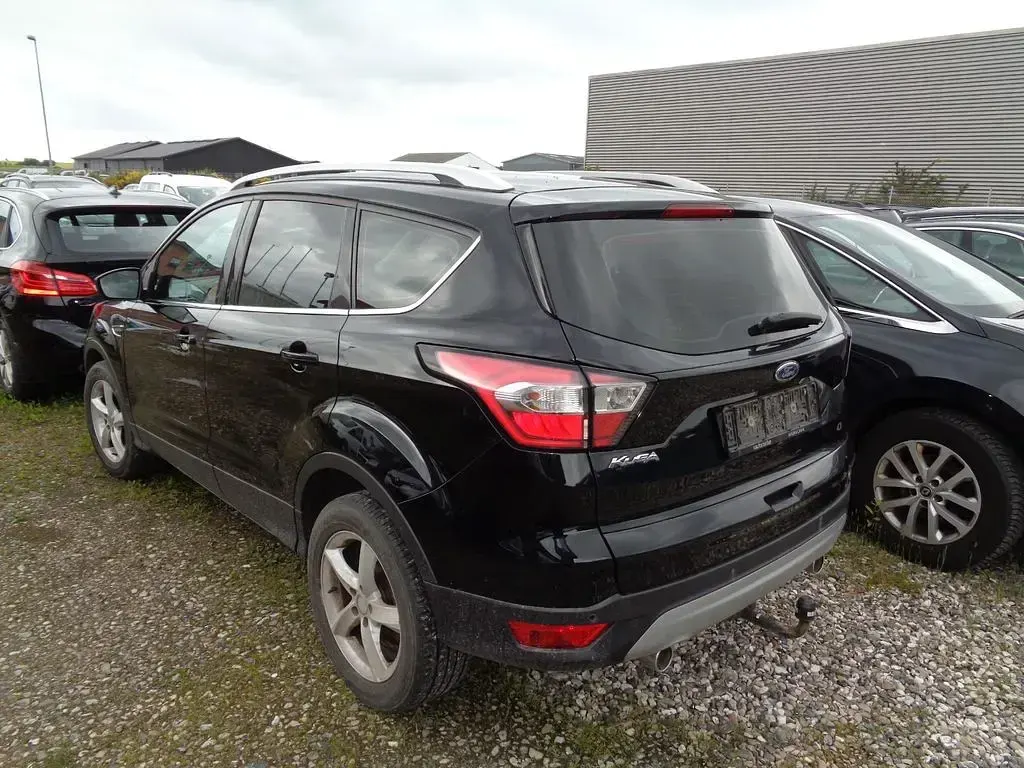 Gebraucht Ford Kuga Trend 120 PS (88 kW) 2017 Schwarz SUV