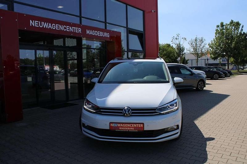 Gebraucht VW Touran Comfortline 150 PS (110 kW) 2024 Weiß Van / Kleinbus