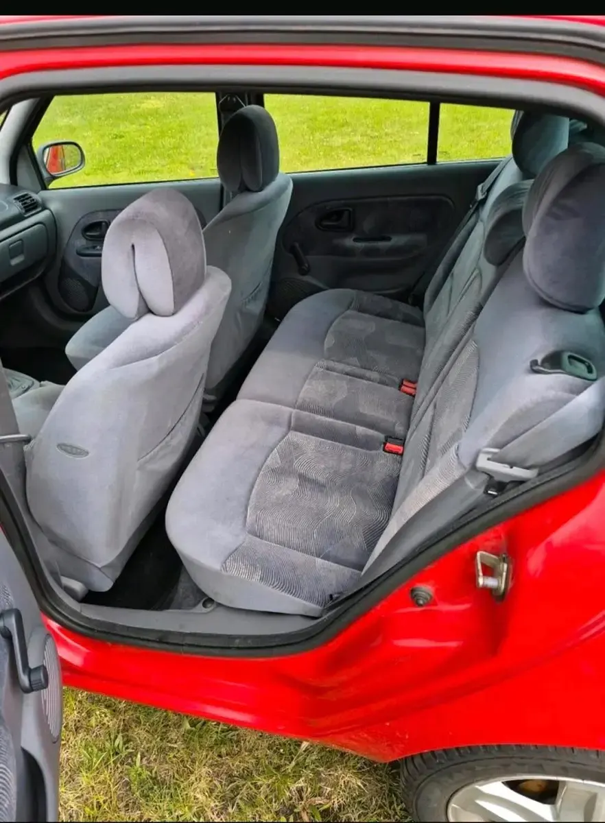 Gebraucht Renault Clio 90 PS (66 kW) 1999 Rot Kleinwagen