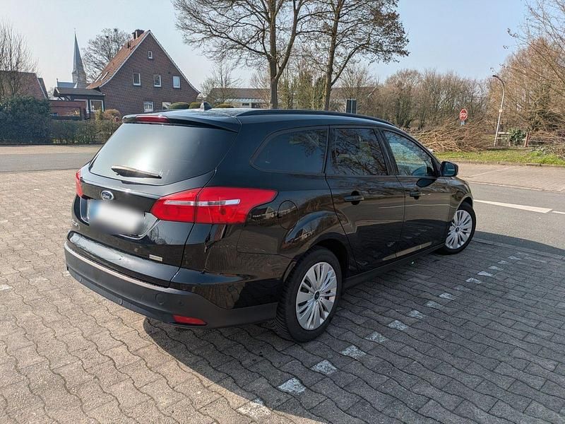 Gebraucht Ford Focus Business Edition 125 PS (91 kW) 2017 Schwarz Kombi