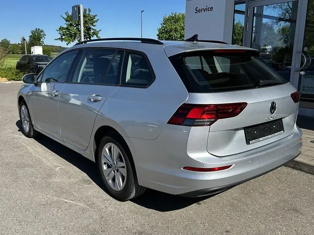 Gebraucht VW Golf VIII Active 131 PS (96 kW) 2023 Reflexsilber metallic Kombi