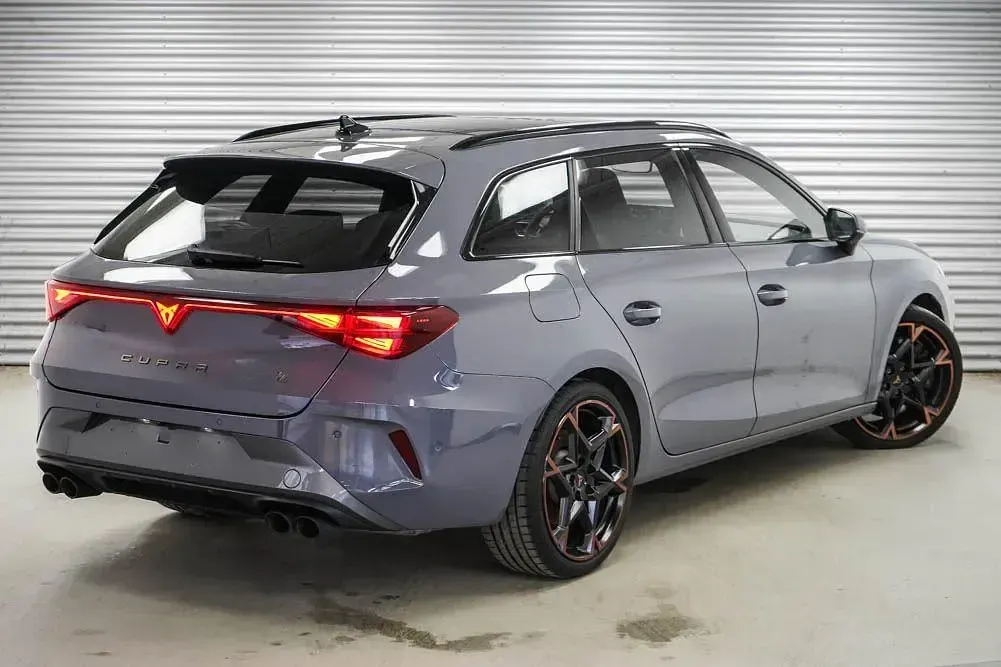 Gebraucht Cupra Leon VZ 333 PS (244 kW) 2025 Graphene grau metallic (r6)
