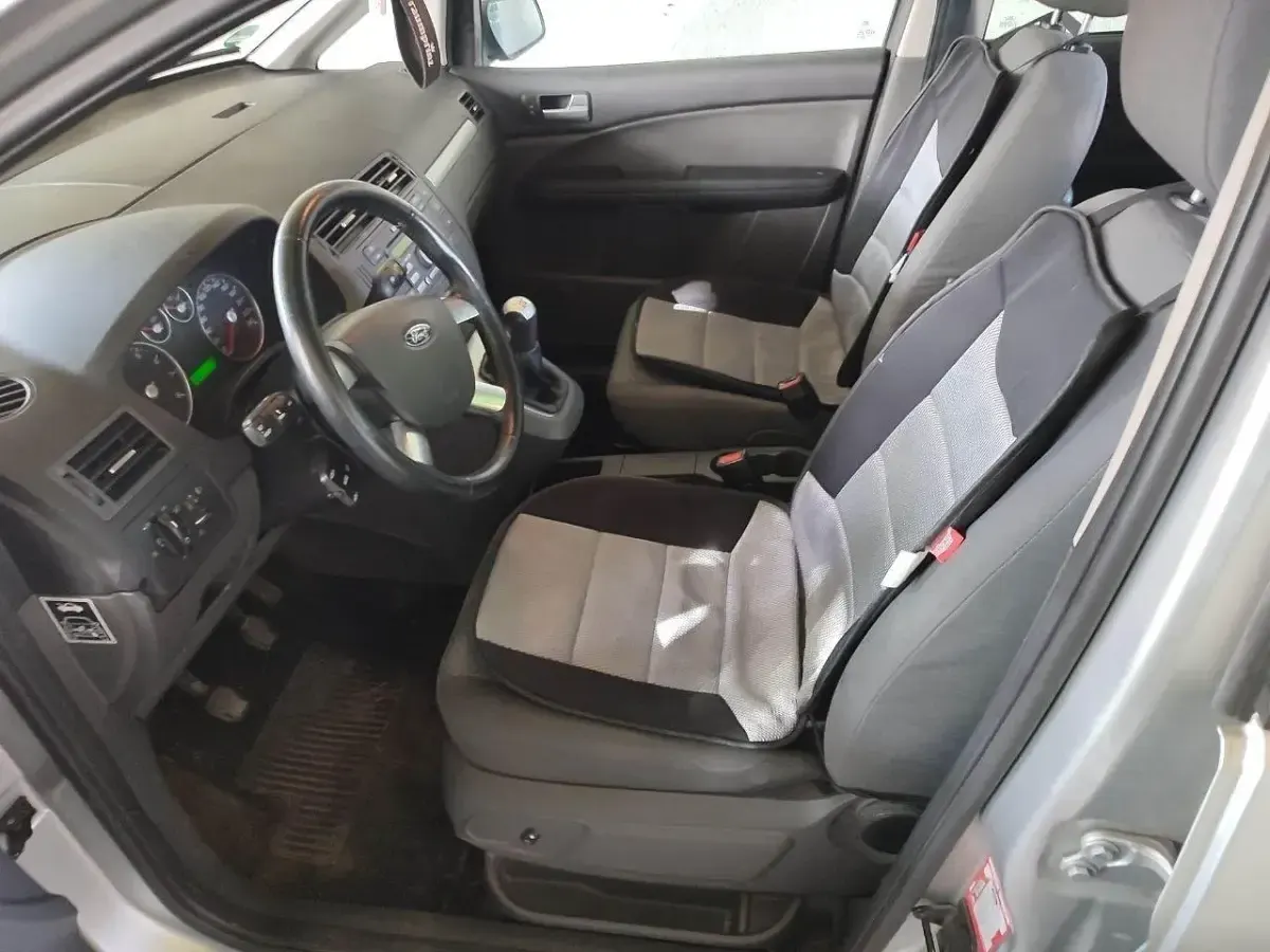 Usado Ford Focus 120 CV (88 kW) 2003 Plateado Familiar
