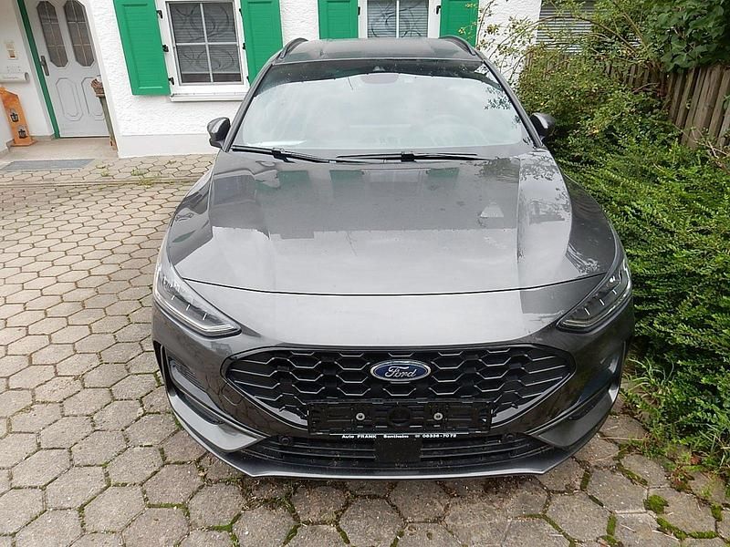 Neu Ford Focus ST-Line 155 PS (114 kW) 2025 Grau Kombi