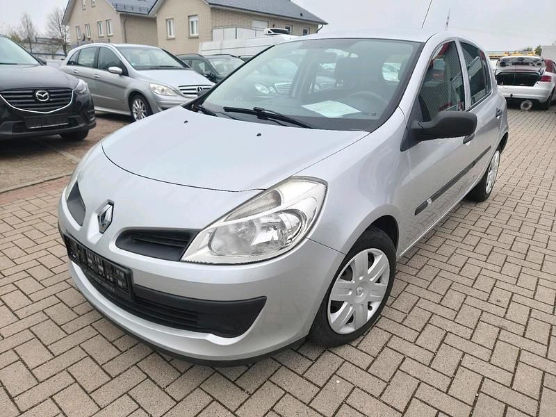 Gebraucht Renault Clio II 75 PS (55 kW) 2007 Silber Kleinwagen