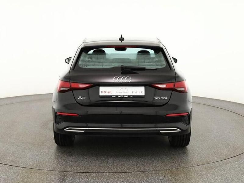 Gebraucht Audi A3 Ambiente 116 PS (85 kW) 2022 Schwarz Limousine