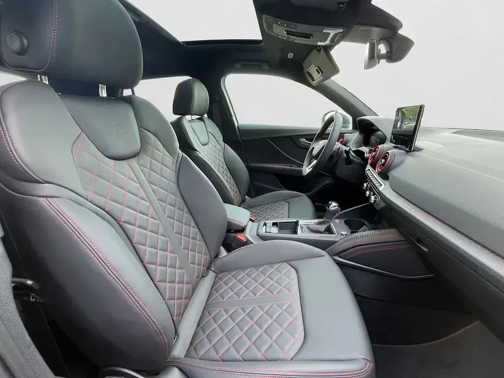 Gebraucht Audi SQ2 Ambiente 301 PS (221 kW) 2026 Gletscherweiß metallic (metallic) SUV