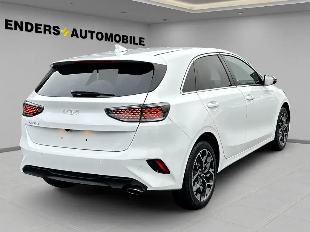 Neu Kia Ceed 140 PS (102 kW) 2026 Weiß Kleinwagen