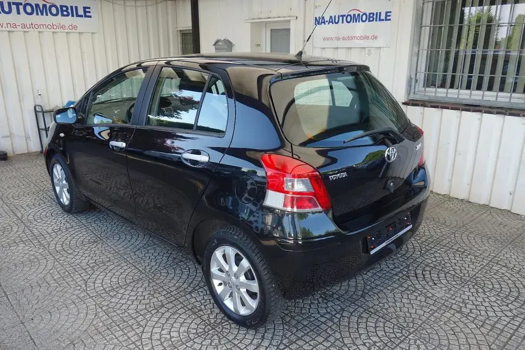 Gebraucht Toyota Yaris Cool 69 PS (50 kW) 2011 Schwarz Kleinwagen