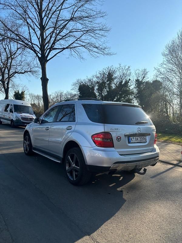 Gebraucht Mercedes ML320 224 PS (164 kW) 2008 Silber SUV