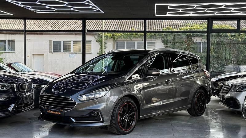 Gebraucht Ford S-MAX Titanium 190 PS (139 kW) 2019 Grau Van / Kleinbus