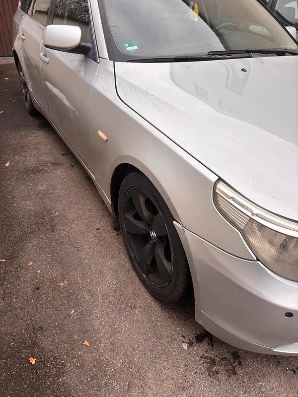 Gebraucht BMW 530 231 PS (169 kW) 2005 Silber Kombi