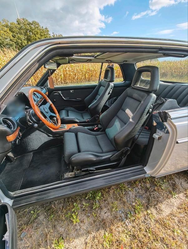 Gebraucht Mercedes 230 136 PS (100 kW) 1985 Silber Coupé