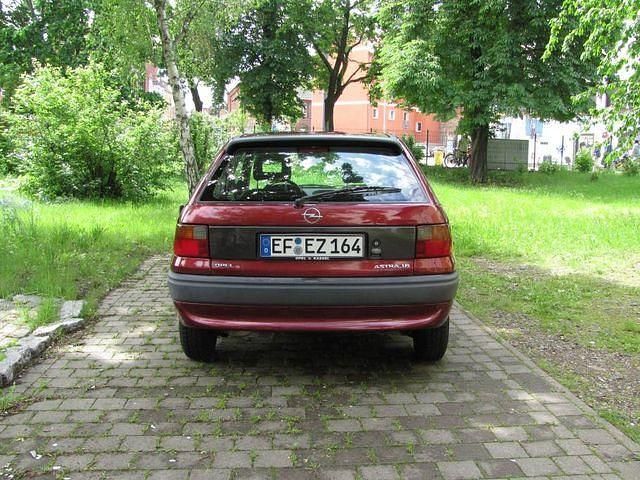 Gebraucht Opel Astra 102 PS (75 kW) 1996 Rot Kleinwagen