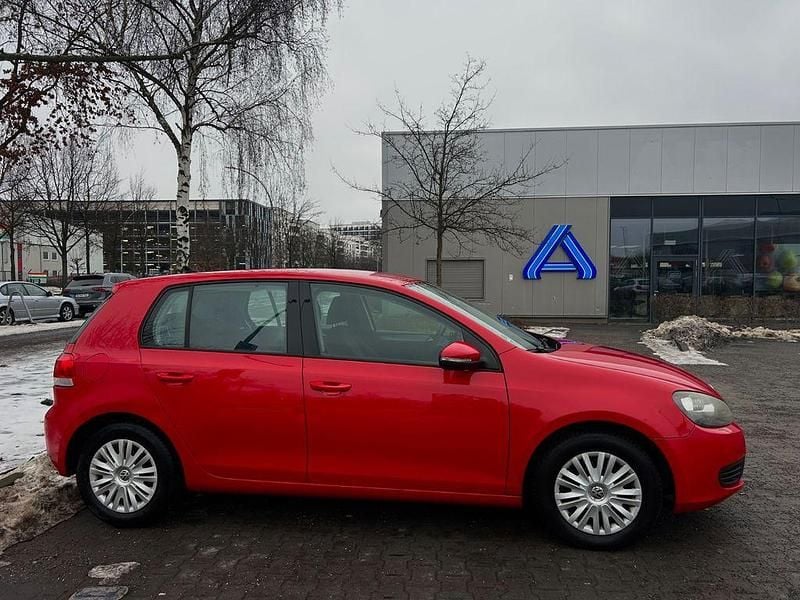 Gebraucht VW Golf VI Trendline 86 PS (63 kW) 2011 Rot Kleinwagen