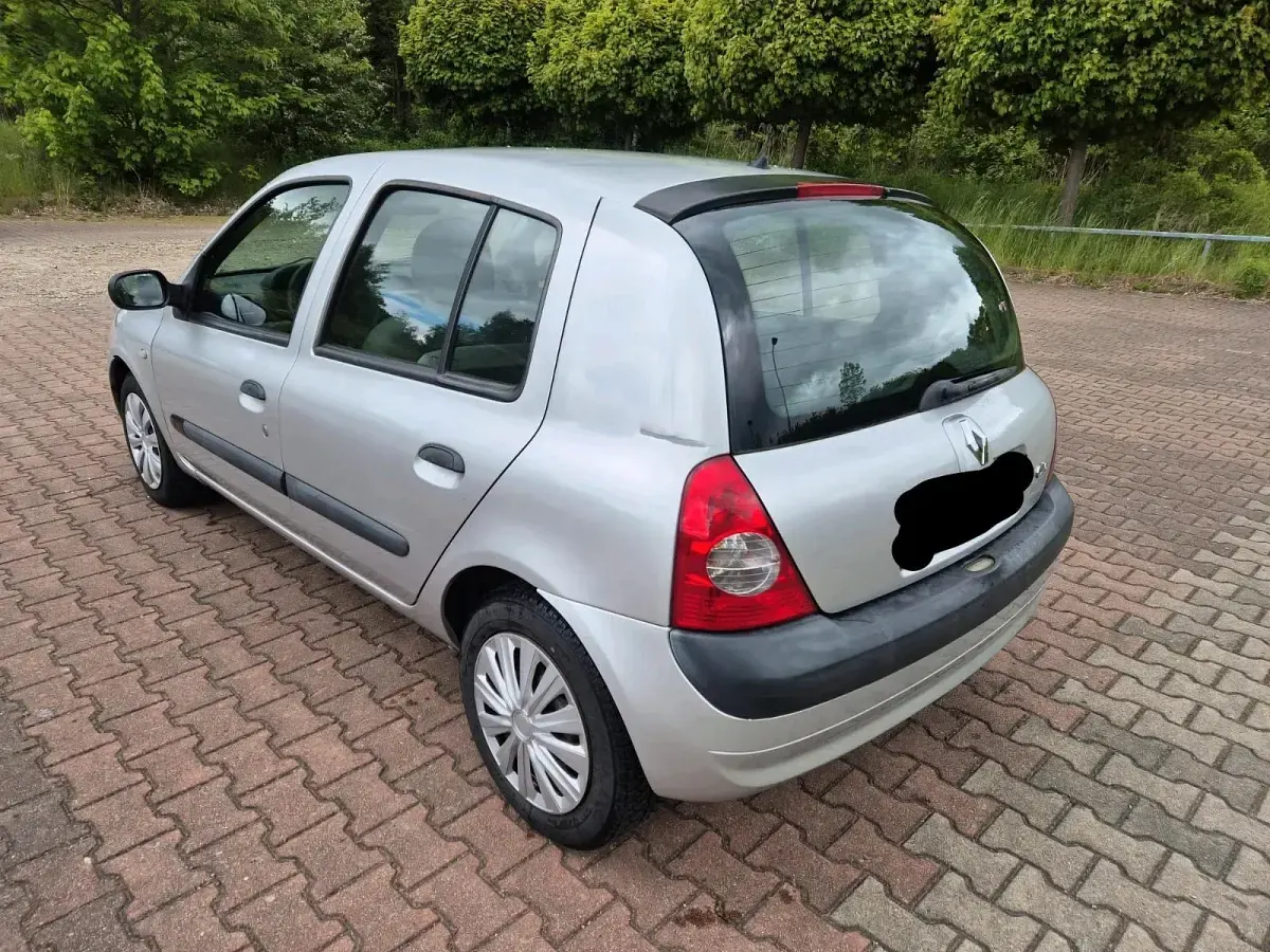 Gebraucht Renault Clio 58 PS (42 kW) 2005 Silber Kleinwagen