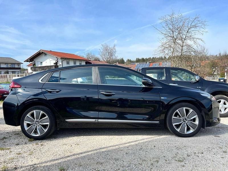 Gebraucht Hyundai Ioniq Style 105 PS (77 kW) 2018 Schwarz Kleinwagen