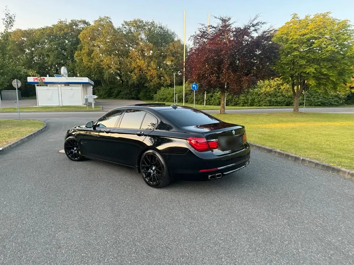 Gebraucht BMW 750 M Performance 381 PS (280 kW) 2013 Schwarz Limousine