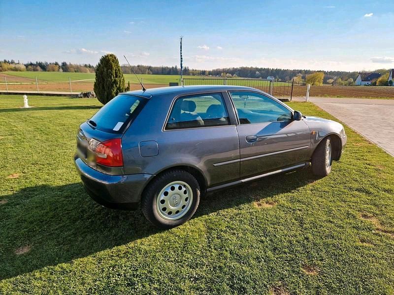 Usata Audi S3 101 CV (74 kW) 1999 Grigio Utilitaria