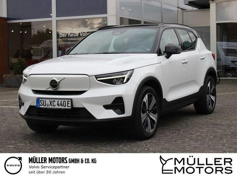 707 crystal white pearl Gebraucht 2022 Volvo XC40 Plus SUV | 32.990 € (Fairer Preis) - Bild 1/4