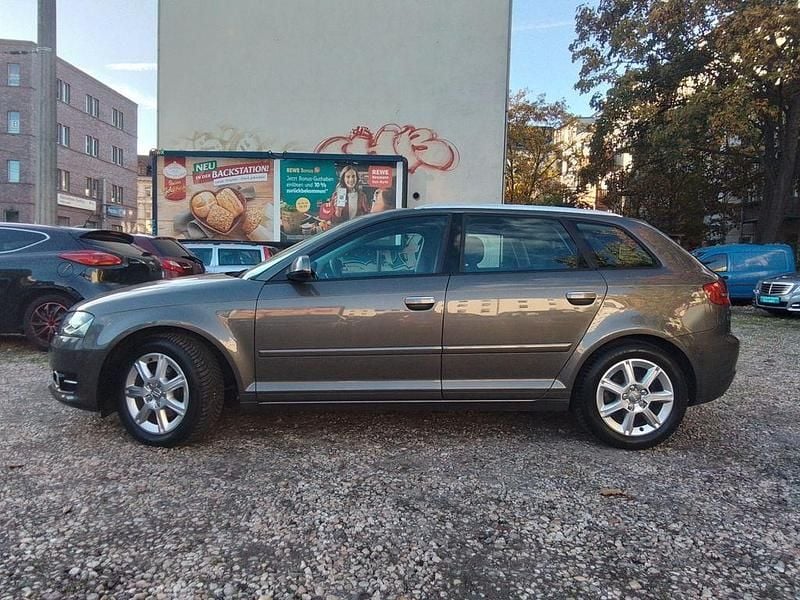 Gebraucht Audi A3 Ambiente 105 PS (77 kW) 2011 Grau Limousine