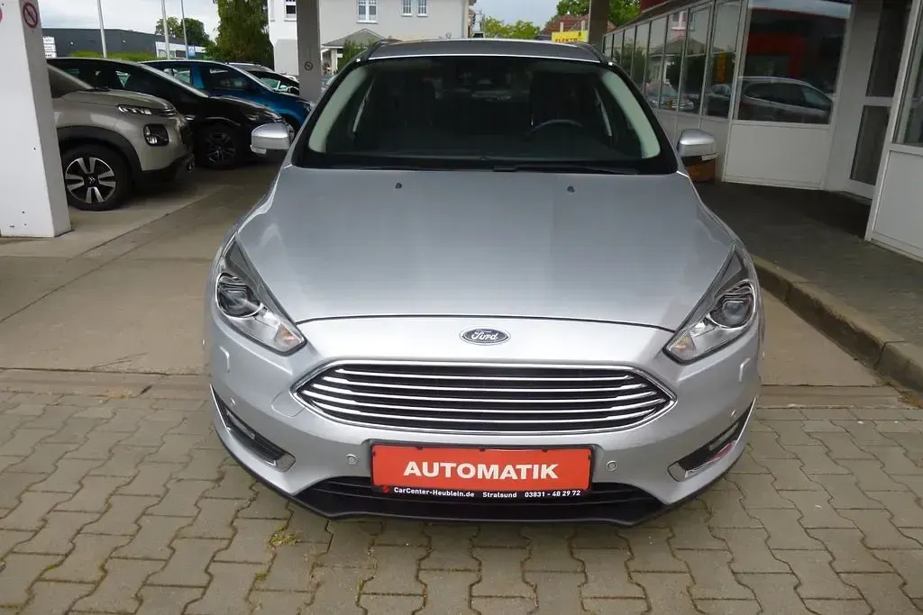 Gebraucht Ford Focus Titanium 125 PS (91 kW) 2017 Silber Limousine