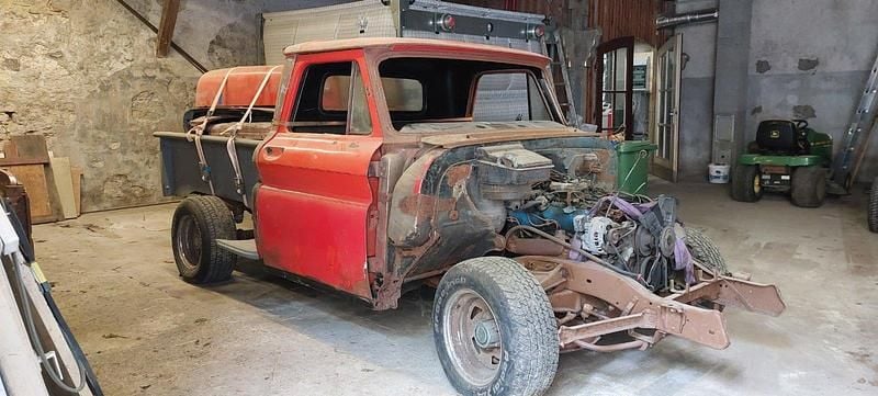 Gebraucht Chevrolet Pick-Up 188 PS (138 kW) 1966 Rot Abholung