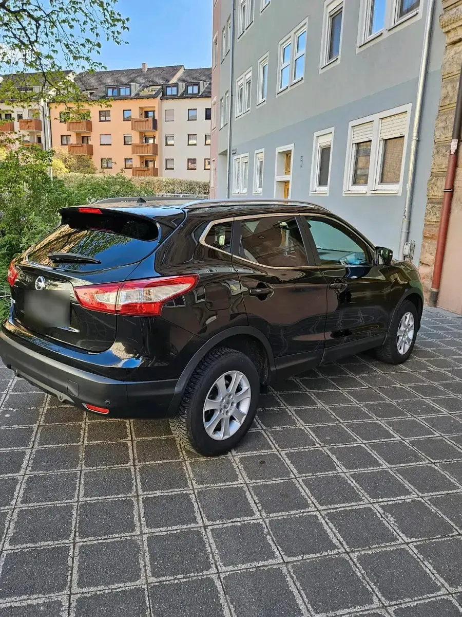 Gebraucht Nissan Qashqai 360º 116 PS (85 kW) 2015 Schwarz SUV
