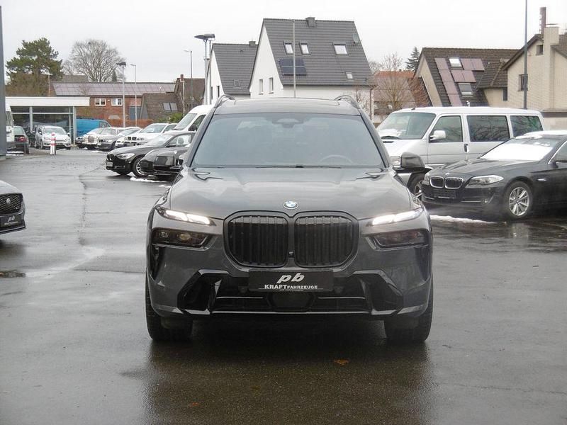 Gebraucht BMW X7 M Sport 352 PS (258 kW) 2024 Dravitgrau metallic SUV