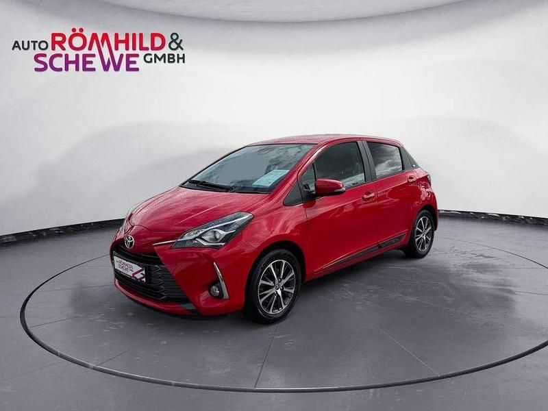 Rot Gebraucht 2019 Toyota Yaris Club Limousine | 14.790 € (Fairer Preis) - Bild 1/4