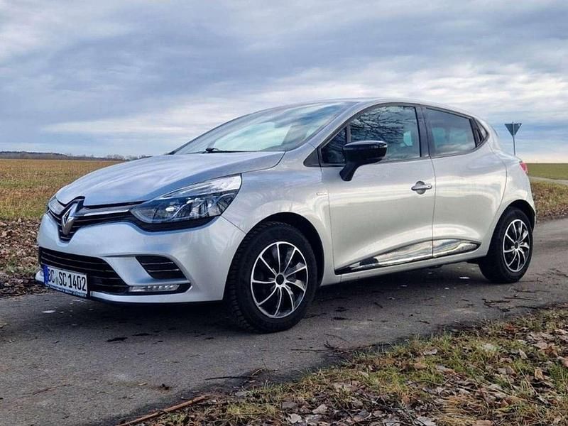 Silber Gebraucht 2017 Renault Clio IV Limousine | 7.200 € (Fairer Preis) - Bild 1/4