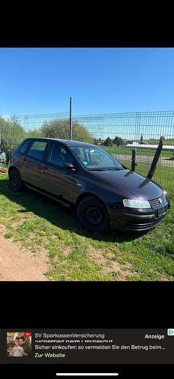 Schwarz Gebraucht 2002 Fiat Stilo Limousine | 950 € (Fairer Preis) - Bild 1/2
