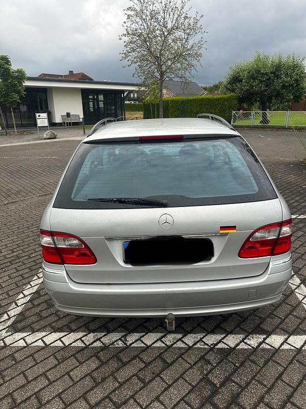 Gebraucht Mercedes E320 204 PS (150 kW) 2005 Grau Kombi