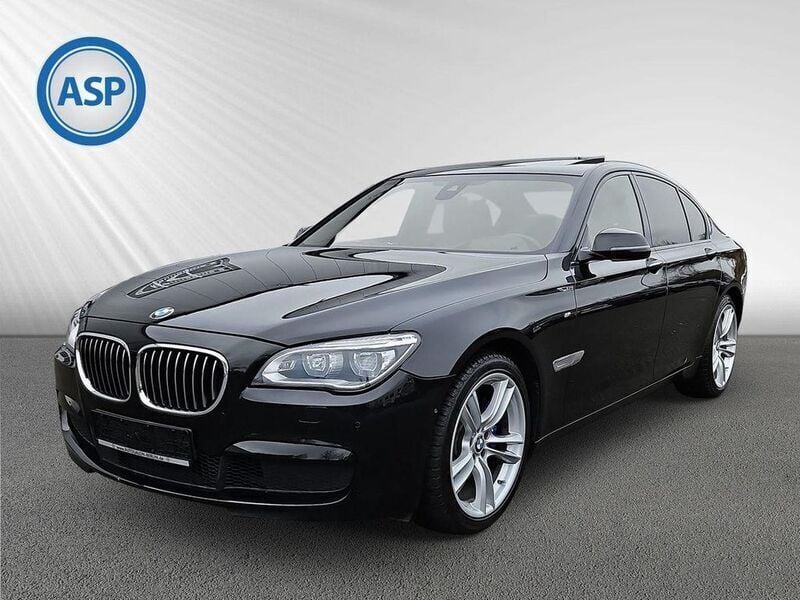 Schwarz (black sapphire metallic) Gebraucht 2015 BMW 730 M Sport Limousine | 28.890 € (Fairer Preis) - Bild 1/4