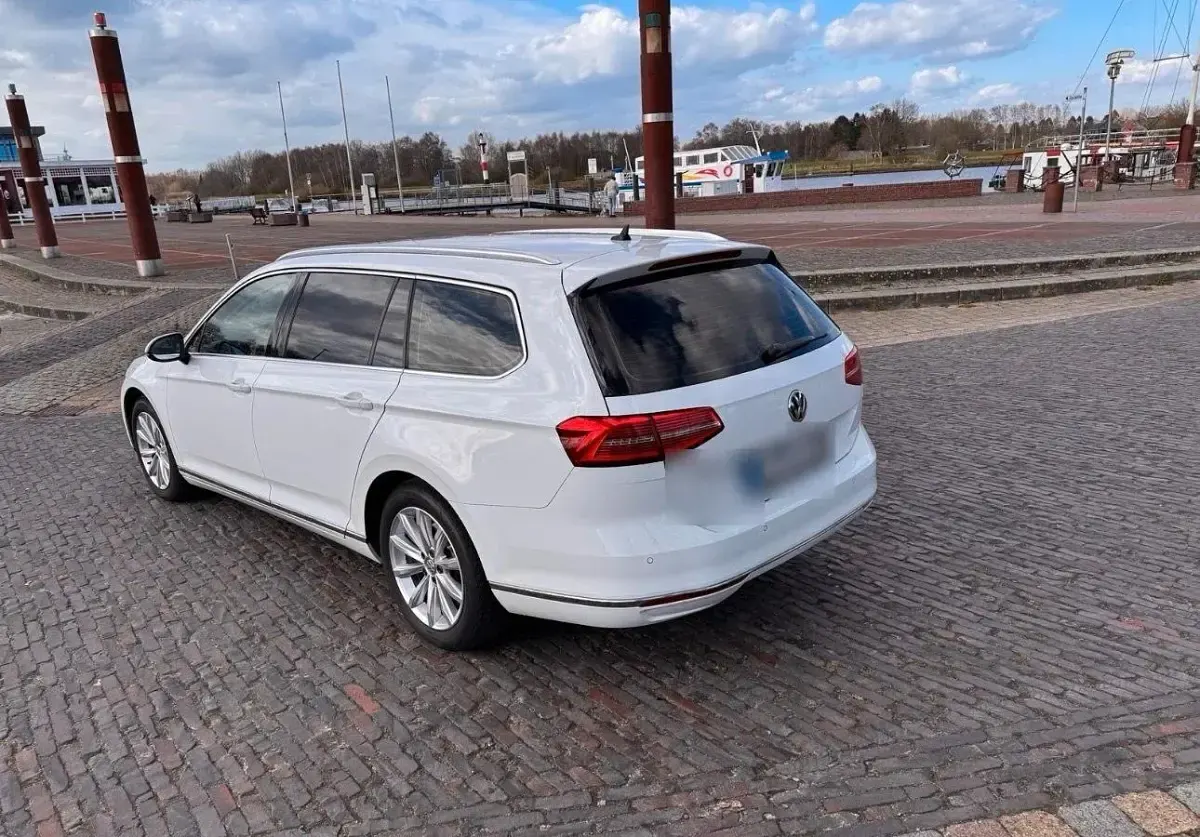 Gebraucht VW Passat 150 PS (110 kW) 2019 Weiß Kombi