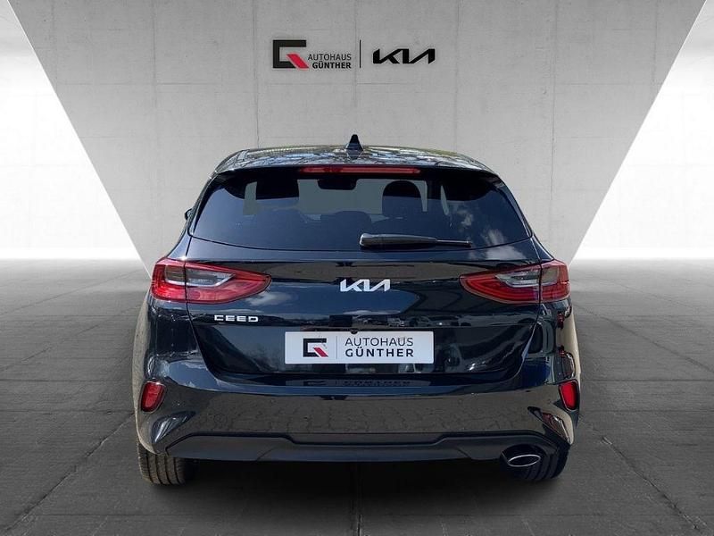 Gebraucht Kia Ceed Style 140 PS (102 kW) 2025 Schwarz Kleinwagen